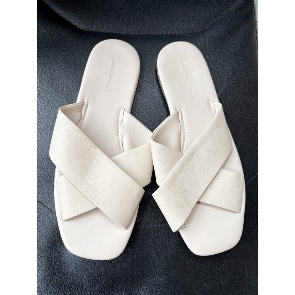 Banana Republic White Crossover Sandals‎